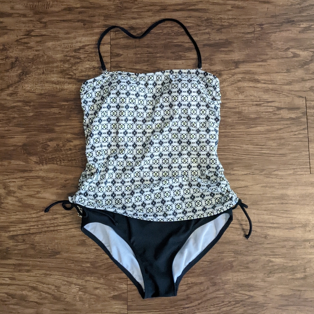 Gossip one piece Bathing suit Black and white size small